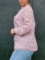 شومیز سفید با گل های قرمز جلو دکمه دار - Image 4